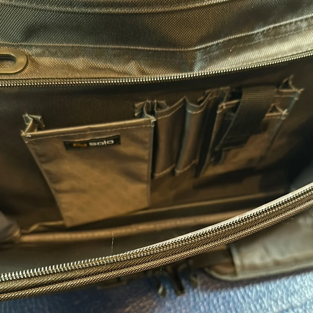 Solo Black Messenger Bag with Durable Design and Water-Resistant Material 17x 10
